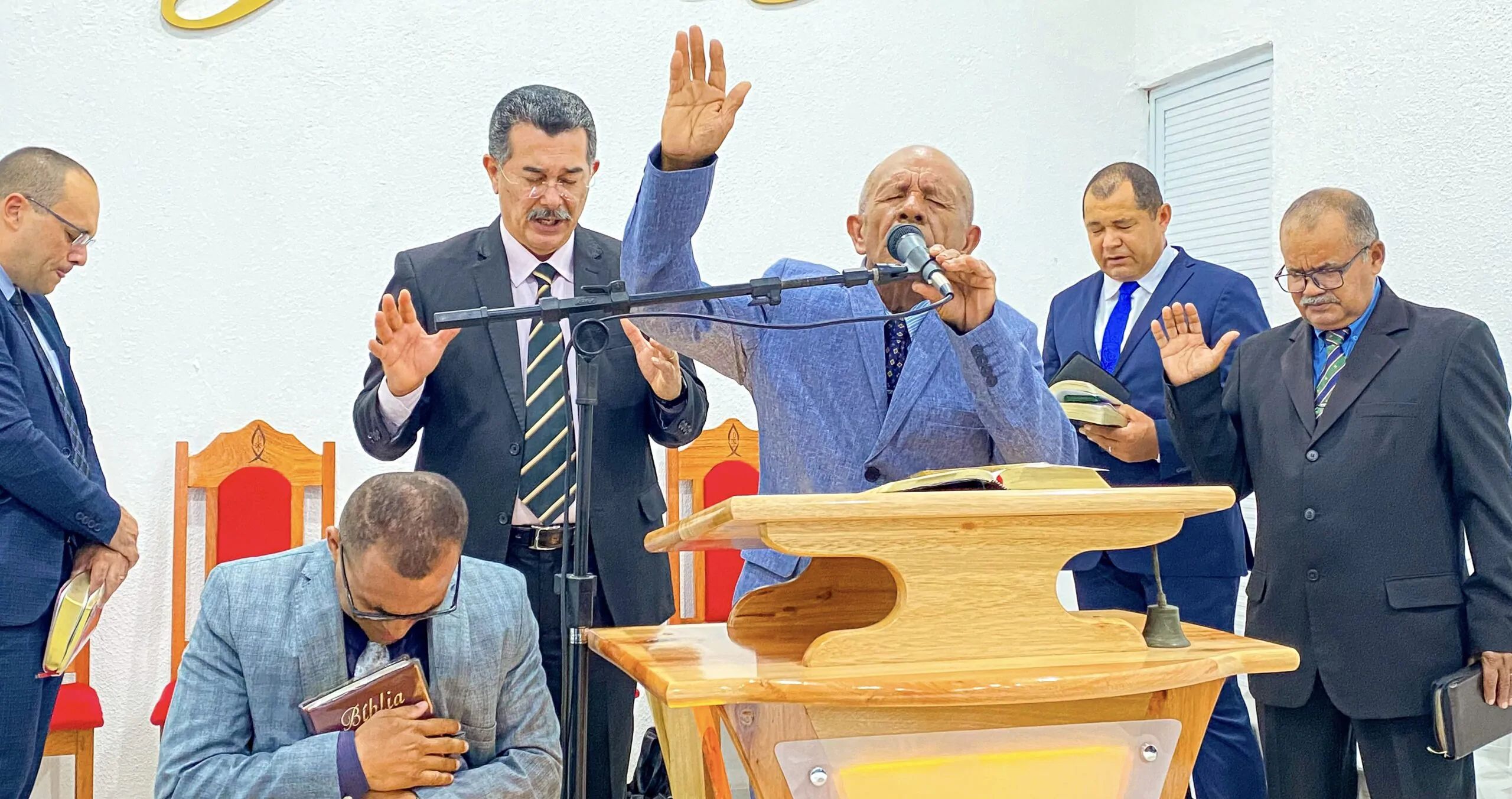 Pastor Cláudio Lemos escala novos dirigentes para sete congregações – Imagem: Camile dos Santos/ADCOM
