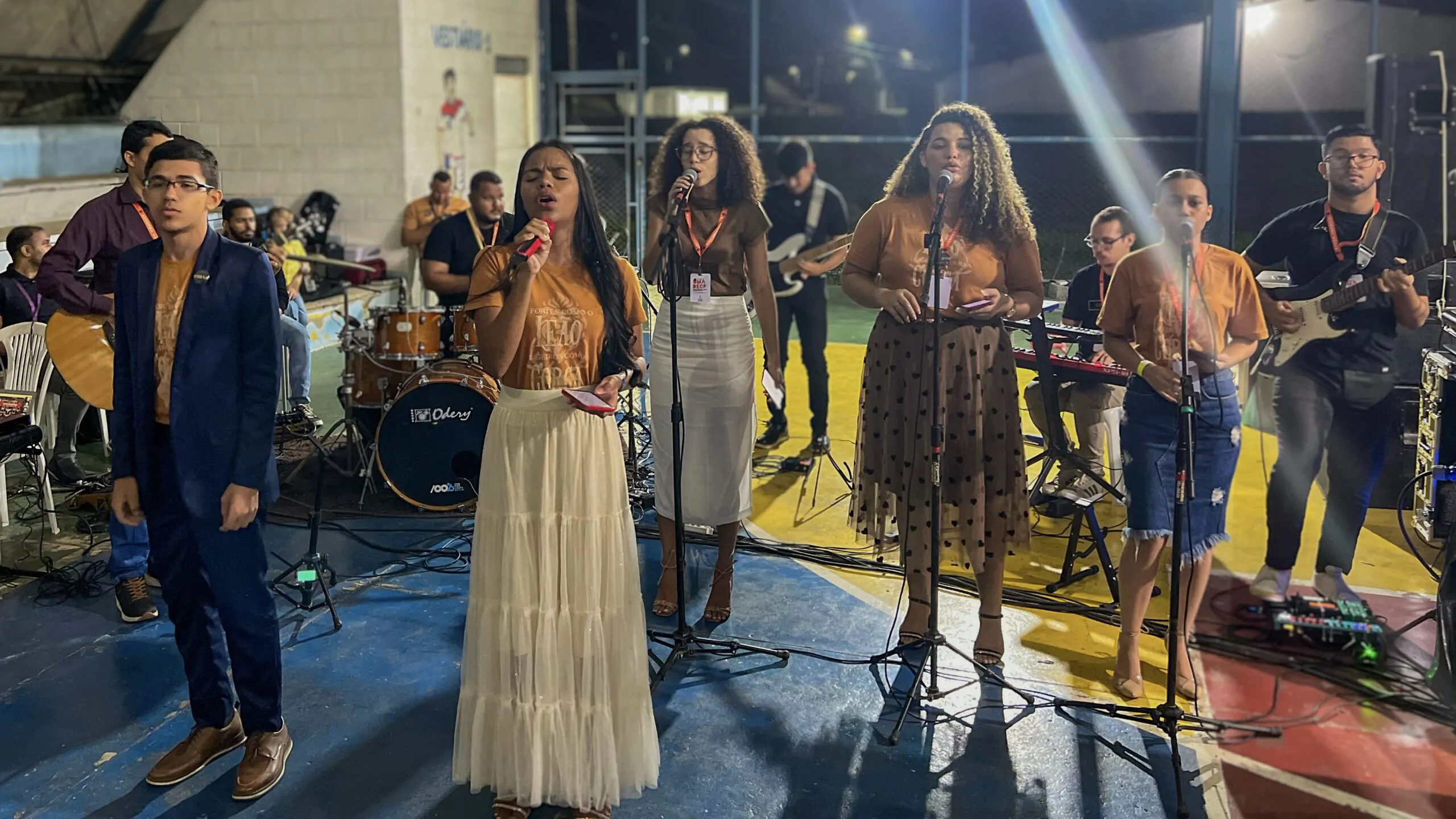 Centenas de pessoas acompanham o encerramento do 10° Aviva no CAIC - Imagem: Anderson Siqueira/ADCOM Centenas de pessoas acompanham o encerramento do 10° Aviva no CAIC - Imagem: Anderson Siqueira/ADCOM