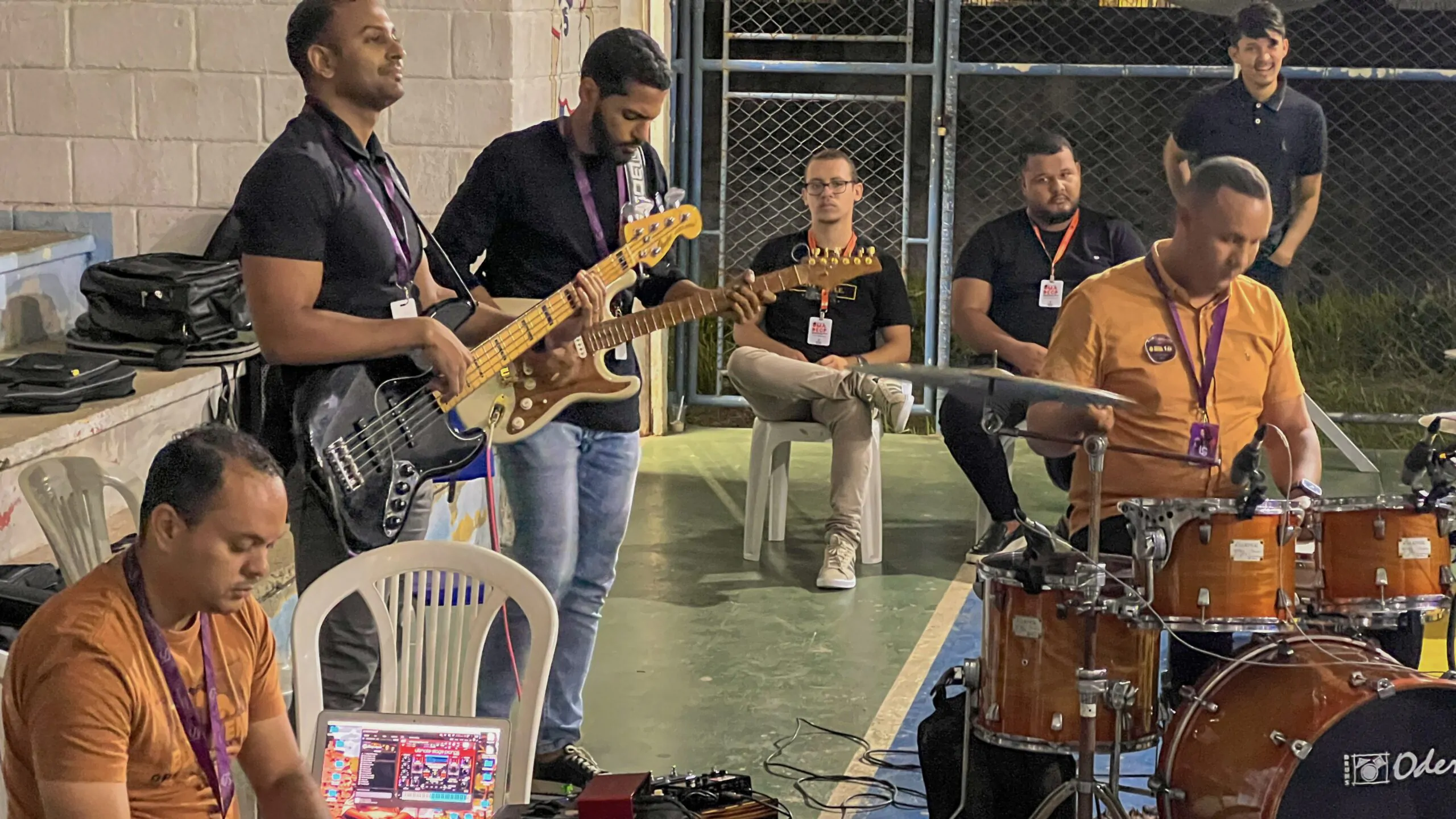 Centenas de pessoas acompanham o encerramento do 10° Aviva no CAIC - Imagem: Anderson Siqueira/ADCOM Centenas de pessoas acompanham o encerramento do 10° Aviva no CAIC - Imagem: Anderson Siqueira/ADCOM