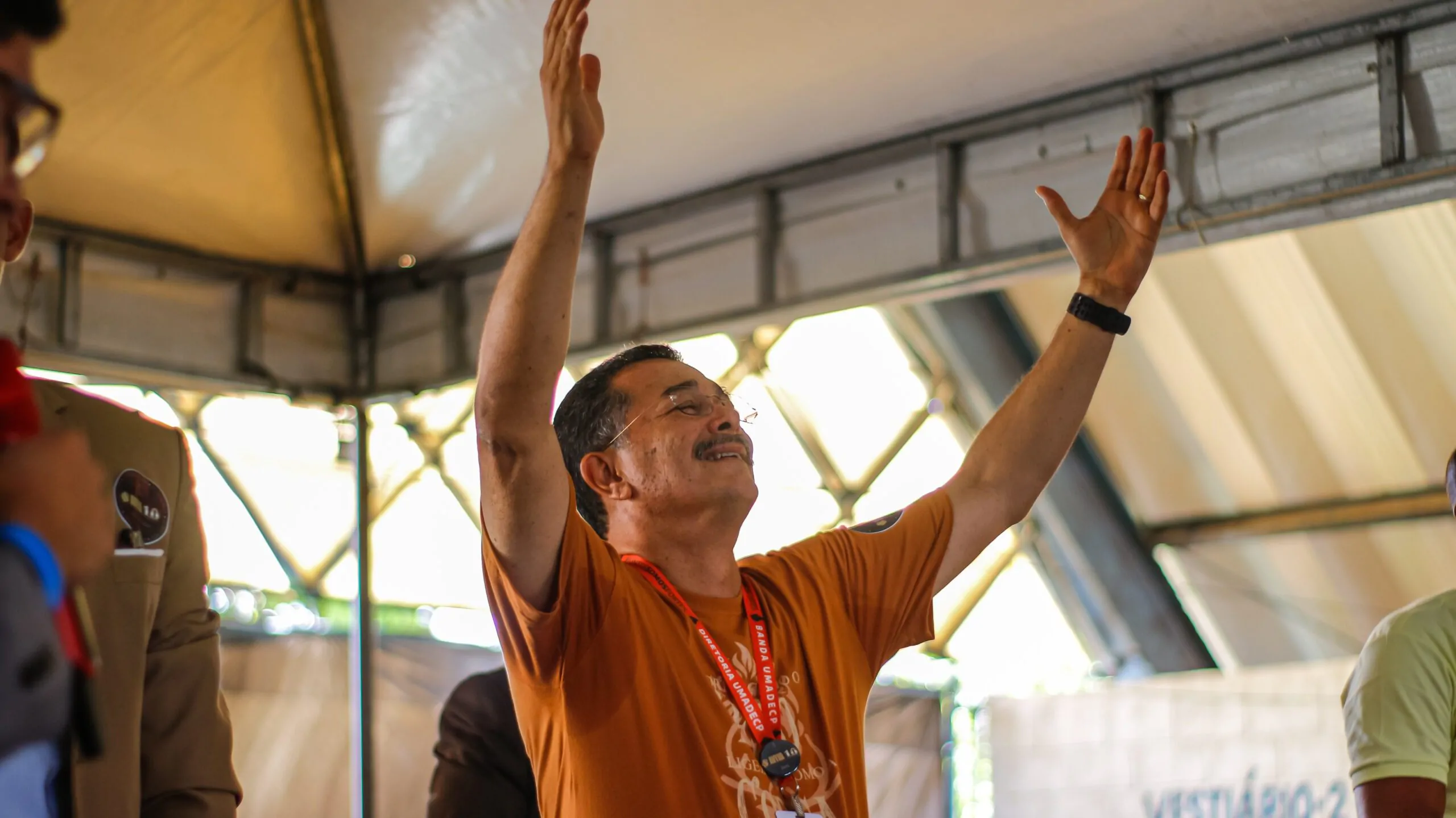 Manhã de batismo no Espírito Santo marca o segundo dia do estudo bíblico do 4° Retiro Jovem - Imagem: Anderson/Siqueira