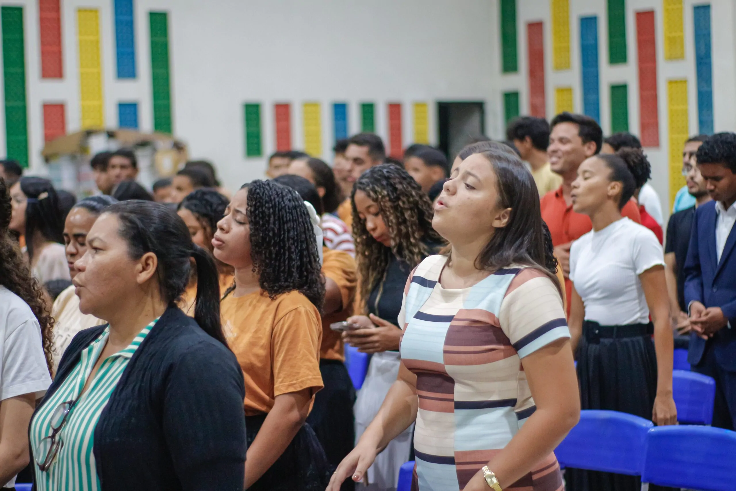 O encontro teve louvores, pregação da Palavra e momentos de oração.