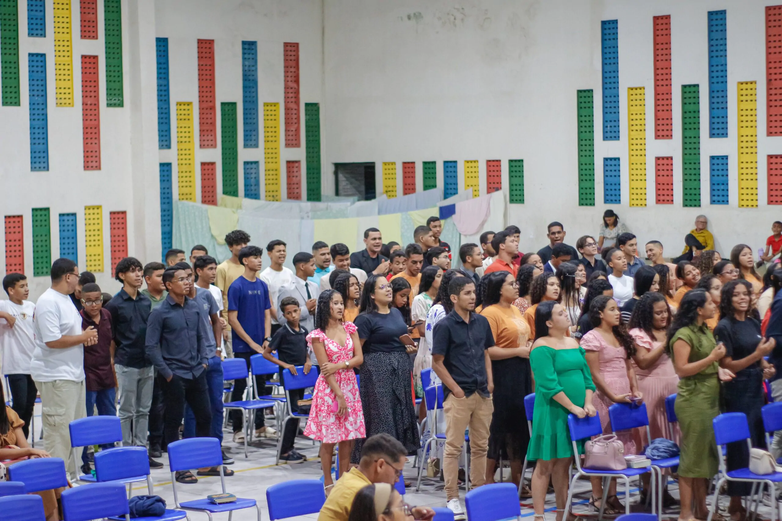 O encontro teve louvores, pregação da Palavra e momentos de oração.