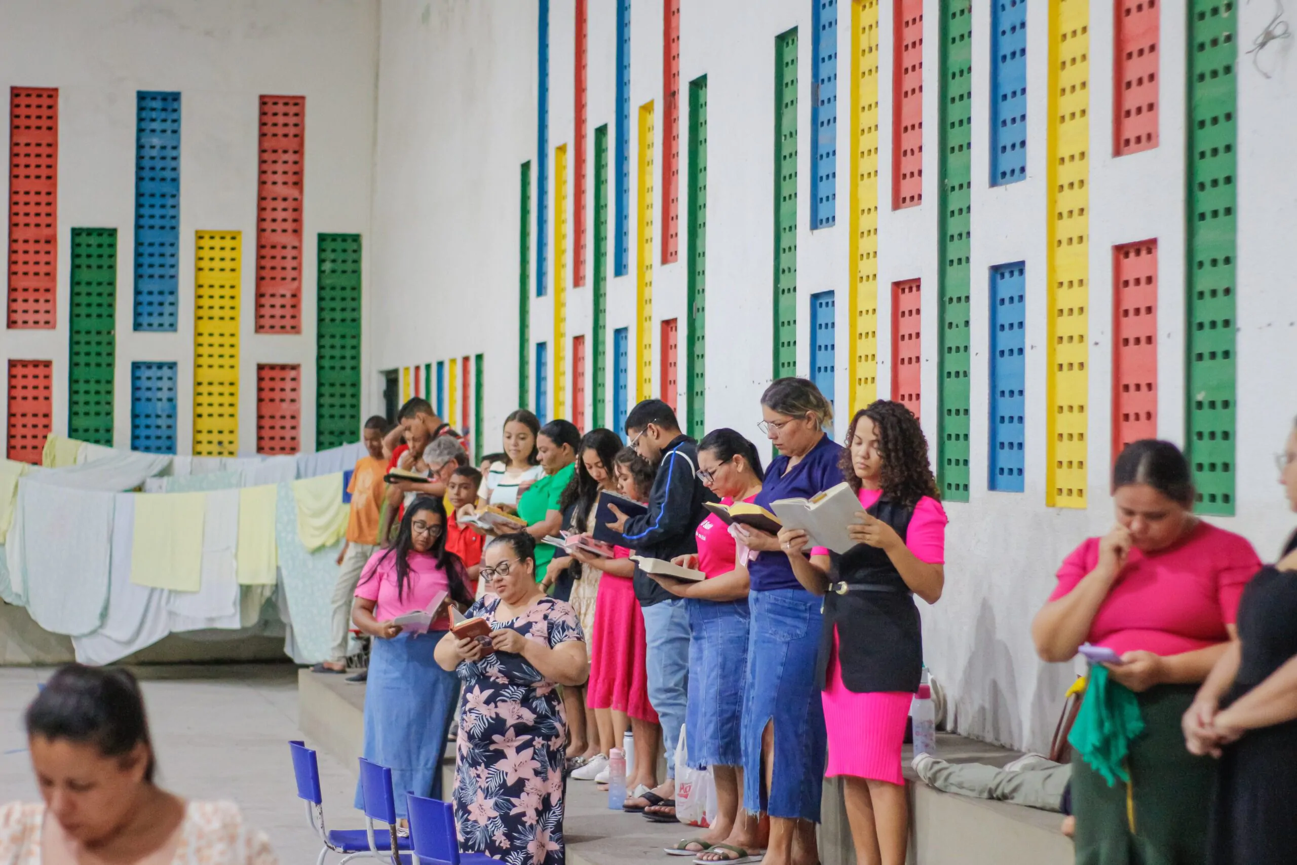 O encontro teve louvores, pregação da Palavra e momentos de oração.