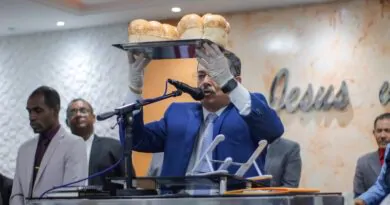 Santa Ceia: “Deus vai fazer você descansar na Presença Dele”, afirma evangelista Otoniel – Imagem: Anderson Siqueira/ADCOM