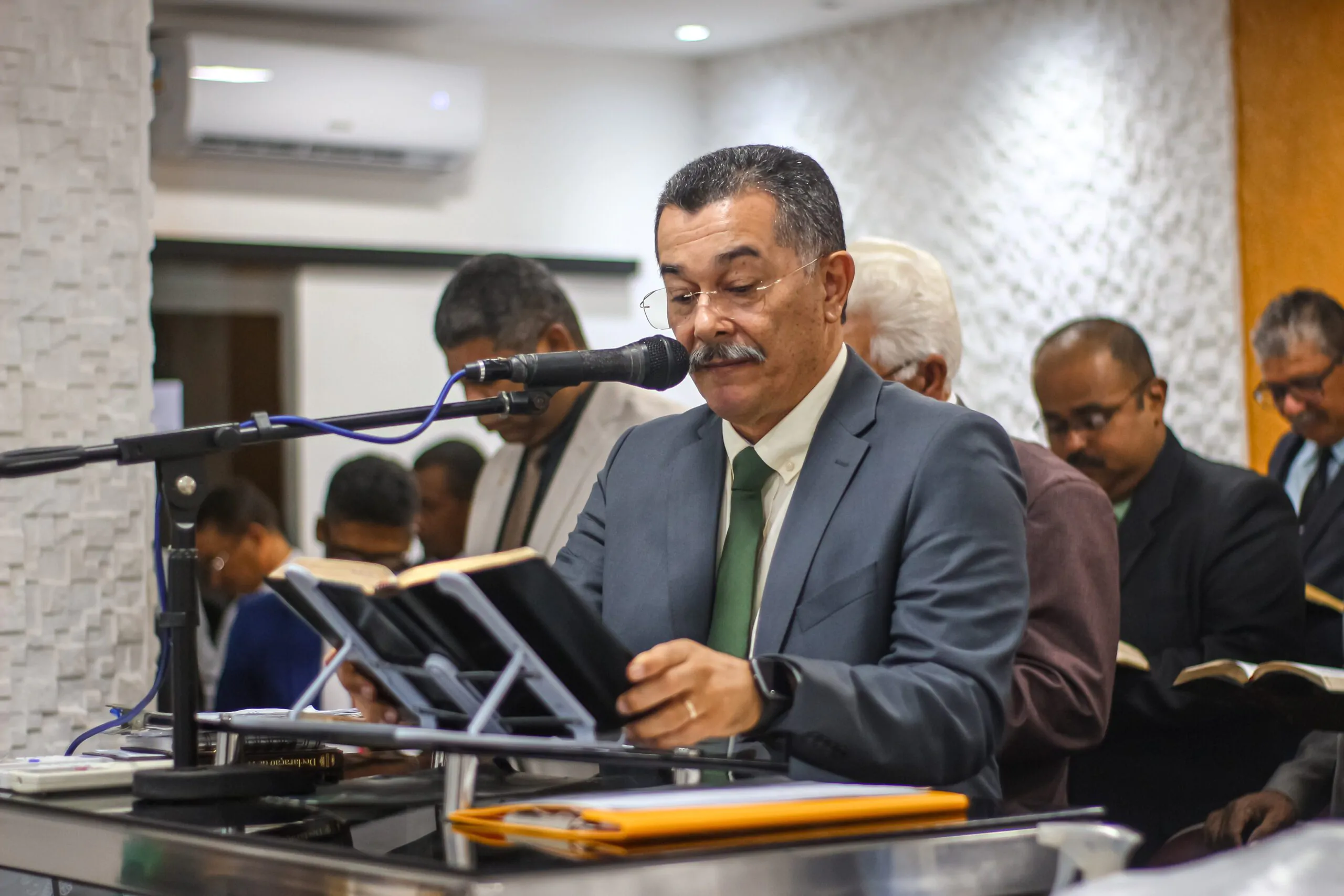 Pastor Pedro Idalino ministra na Santa Ceia de junho da AD Chã do Pilar – Imagem: Anderson Siqueira/ADCOM