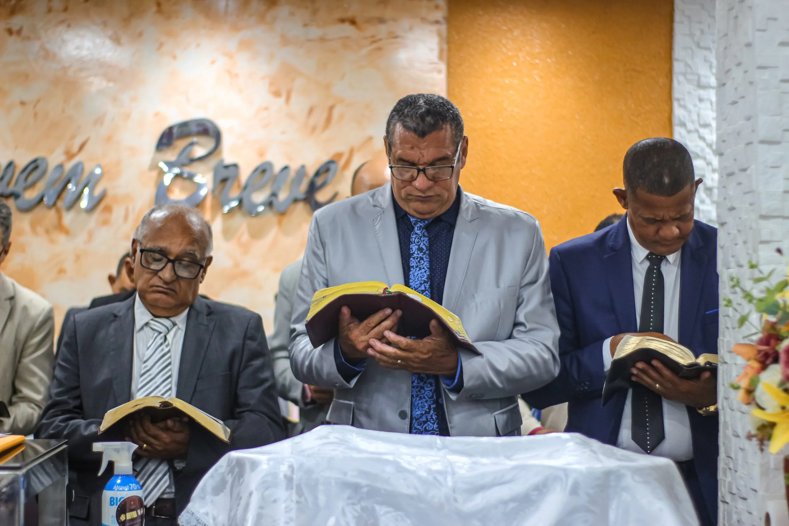 Pastor Pedro Idalino ministra na Santa Ceia de junho da AD Chã do Pilar – Imagem: Anderson Siqueira/ADCOM