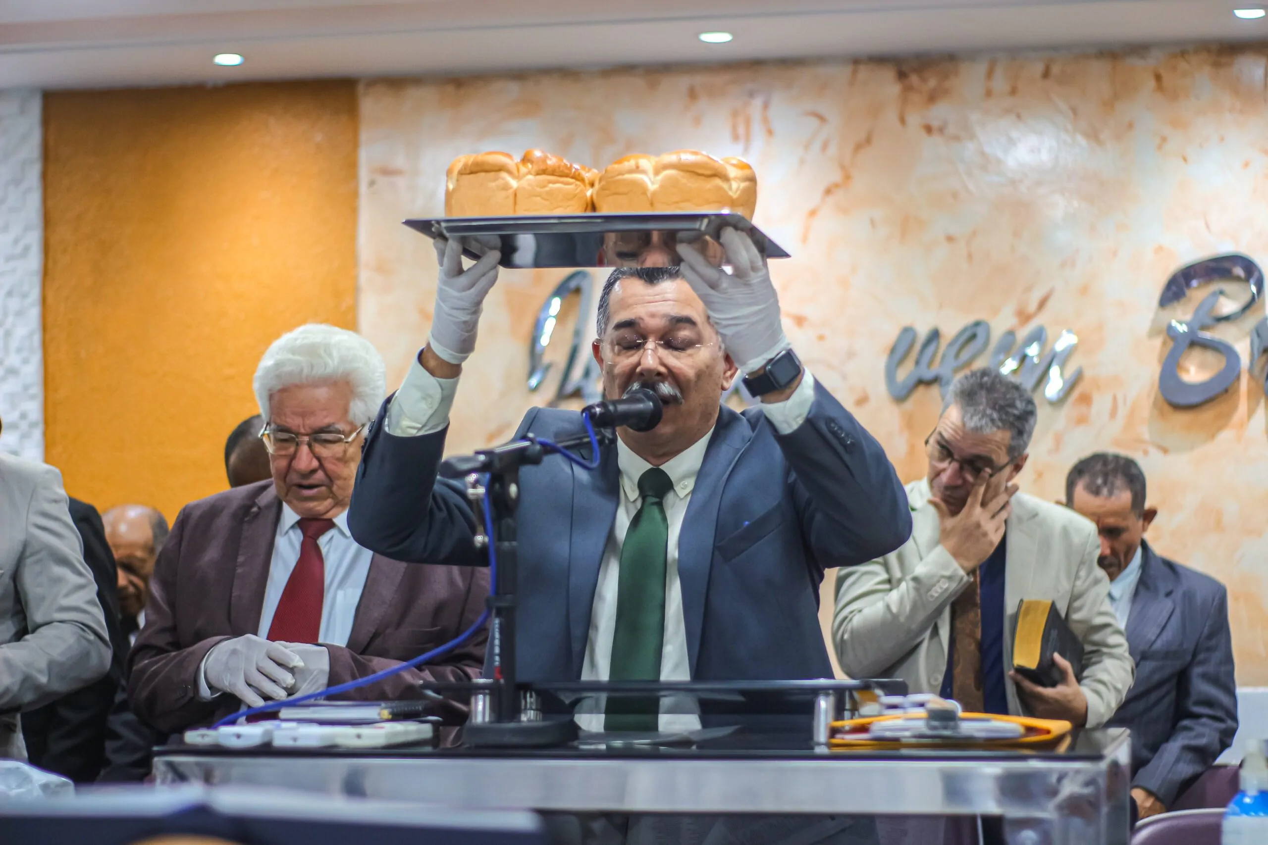Pastor Pedro Idalino ministra na Santa Ceia de junho da AD Chã do Pilar – Imagem: Anderson Siqueira/ADCOM