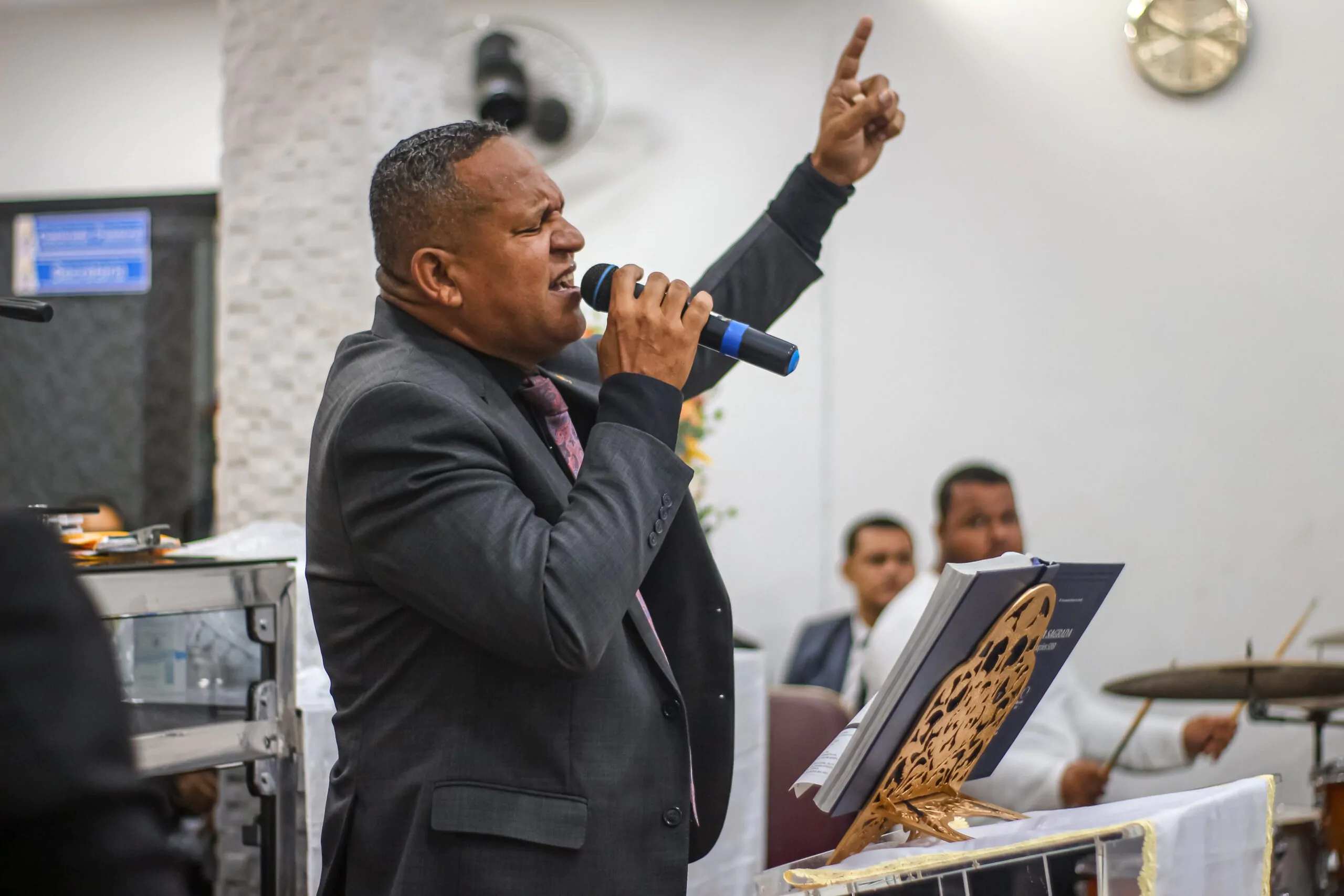 Pastor Pedro Idalino ministra na Santa Ceia de junho da AD Chã do Pilar – Imagem: Anderson Siqueira/ADCOM