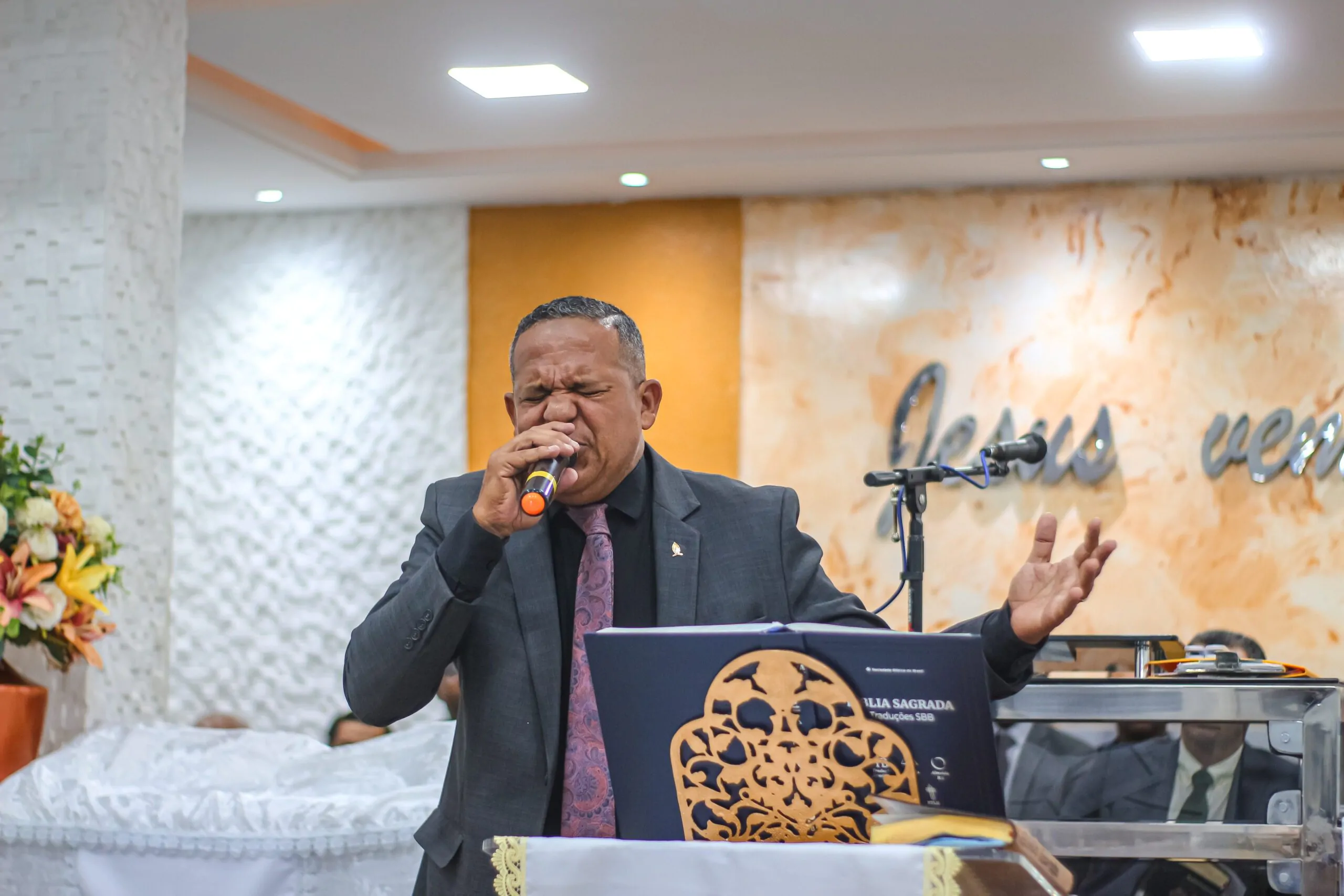 Pastor Pedro Idalino ministra na Santa Ceia de junho da AD Chã do Pilar – Imagem: Anderson Siqueira/ADCOM