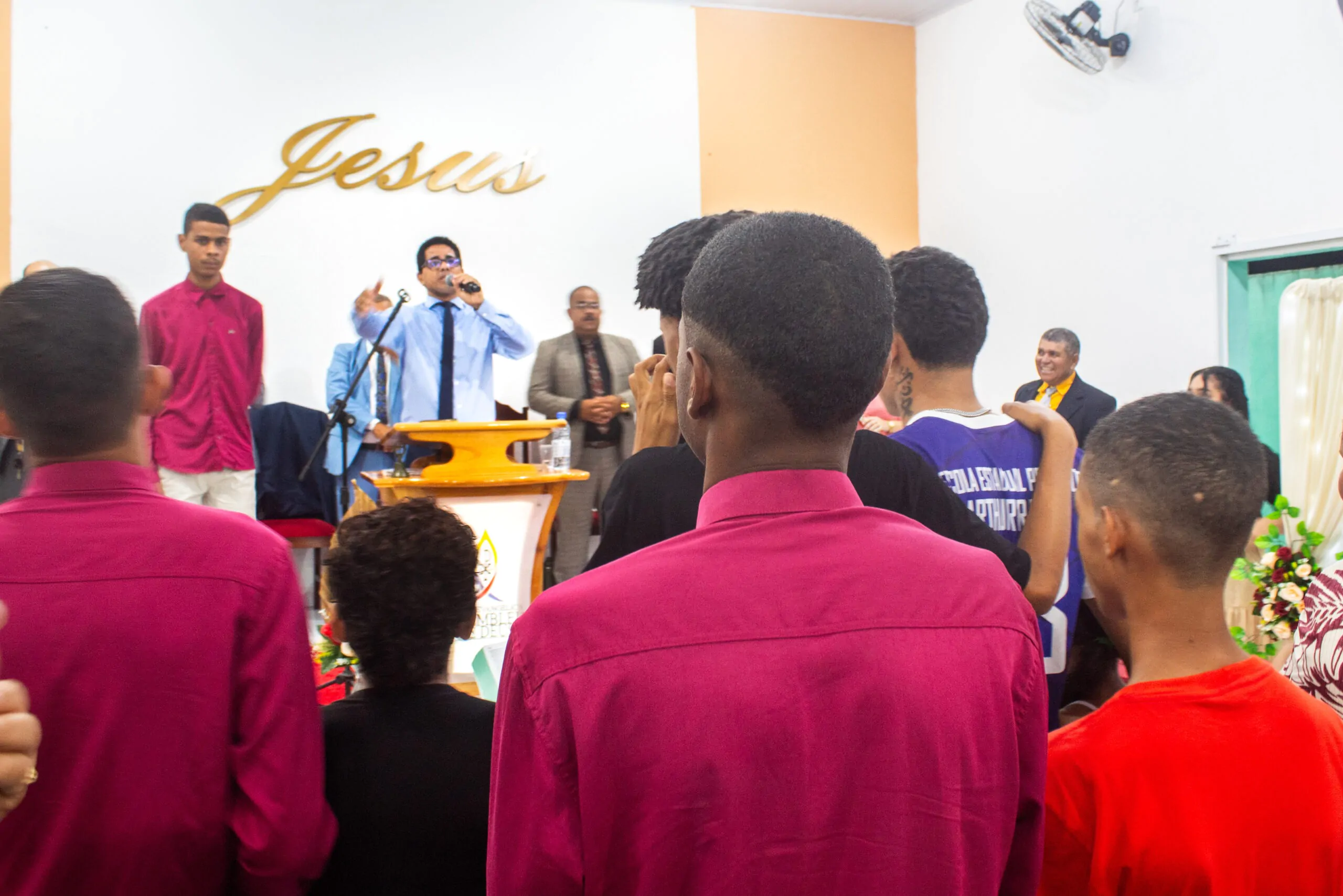Cinco pessoas aceitam a Jesus em festividade dos jovens no Imburí - Imagem: Iasmin Oliveira/ADCOM