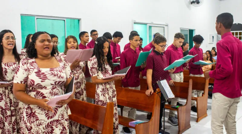 Cinco pessoas aceitam a Jesus em festividade dos jovens no Imburí - Imagem: Iasmin Oliveira/ADCOM