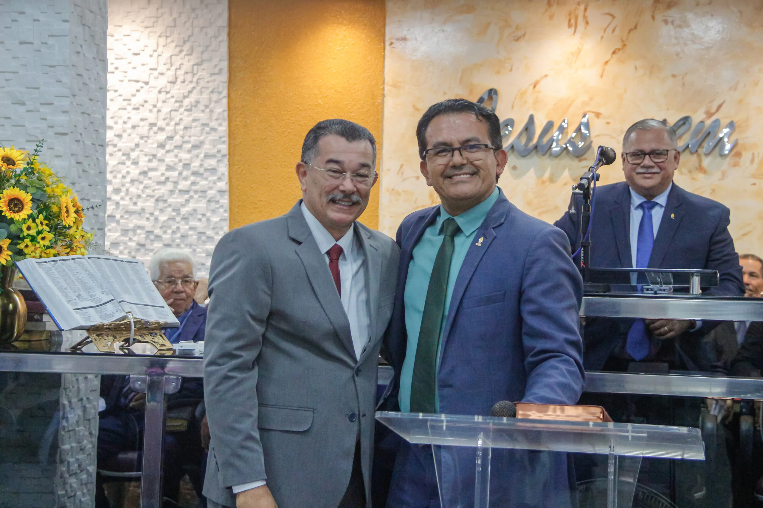 Pastor-presidente participa de culto de gratidão pelos 56 anos do pastor Cláudio Lemos - Imagem: Anderson Siqueira/ADCOM