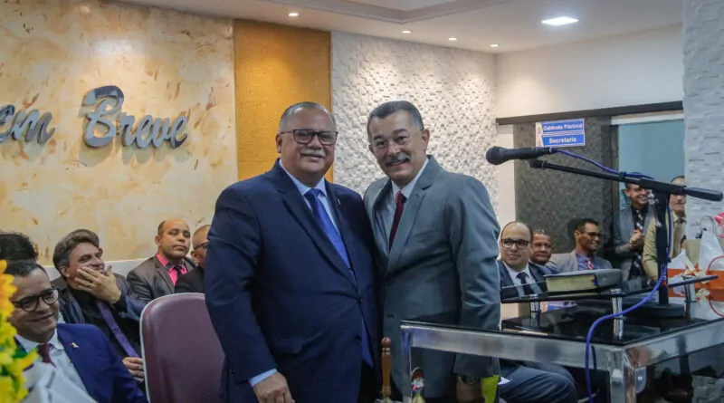 Pastor-presidente participa de culto de gratidão pelos 56 anos do pastor Cláudio Lemos - Imagem: Anderson Siqueira/ADCOM